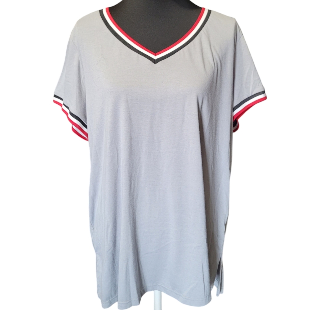 Unbranded light gray with stripes short sleeve v-neck tee Size XL